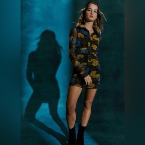 Like new Urban Outfitters dress size small - Picture 8 of 9